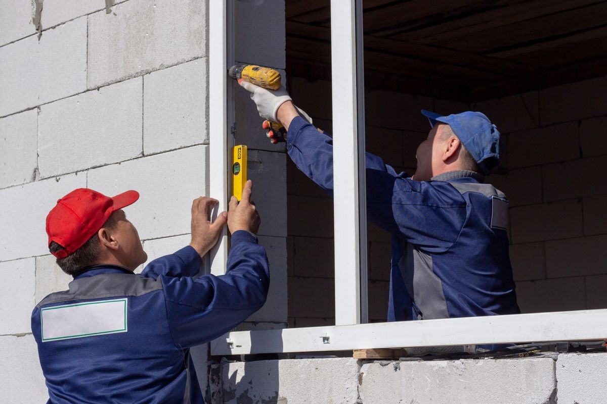 workers  specialized form install plastic windows home building repair